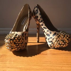 STEVE MADDEN Bolddd Leopard Studded Heel